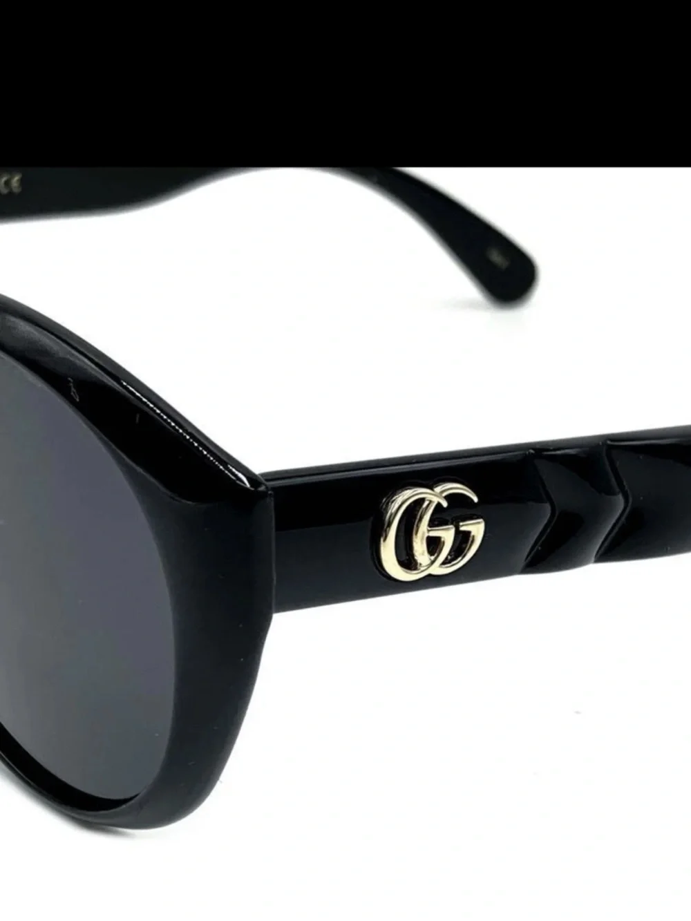 Gucci Black Cat-Eye Sunglasses with Gold GG Emblem - Picture 2 of 7